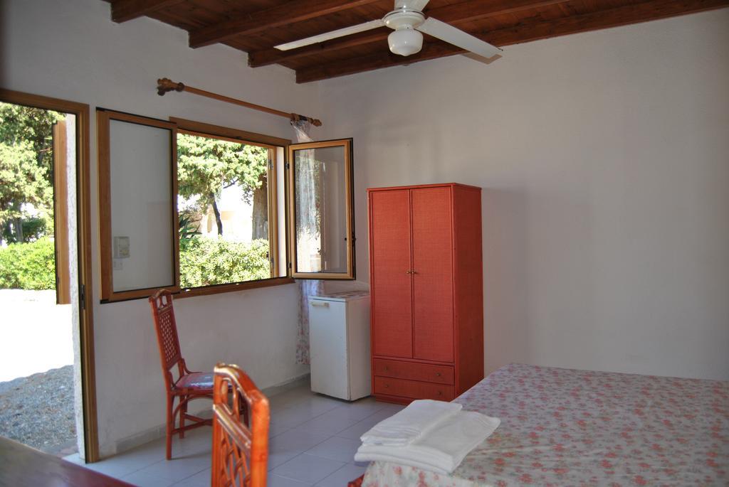 Camping B&B Gioiosa 焦约萨马雷阿 外观 照片