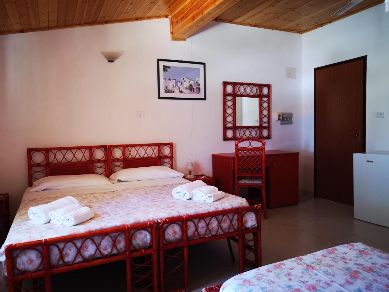 Camping B&B Gioiosa 焦约萨马雷阿 外观 照片